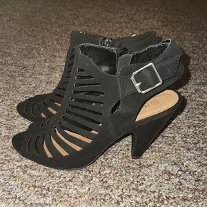 Chic Black Heeled Sandals